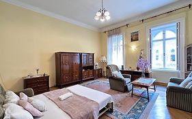 Jozsef 69 Apartment - 2Brs, 5M To Newyork Cafe